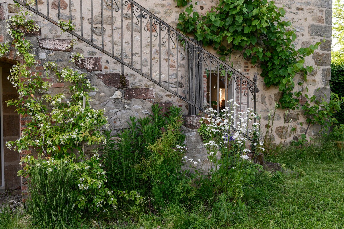 Maison en pierre de pays rénovée, vue imprenable.