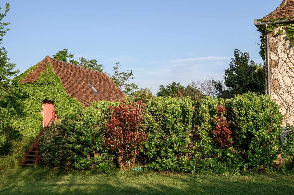 Maison en pierre de pays rénovée, vue imprenable.