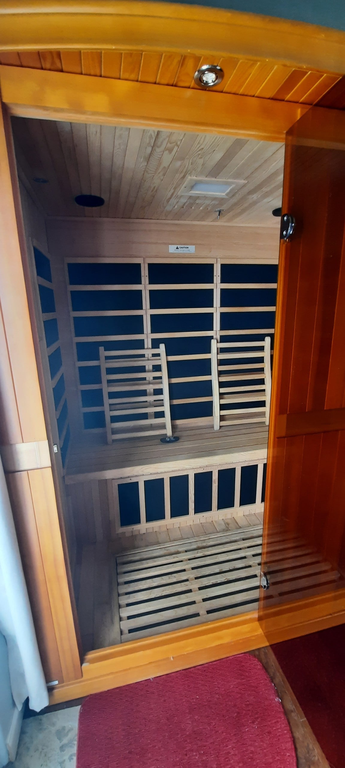 MIL Suite> Private Entrance>Infrared Sauna>Hot Tub