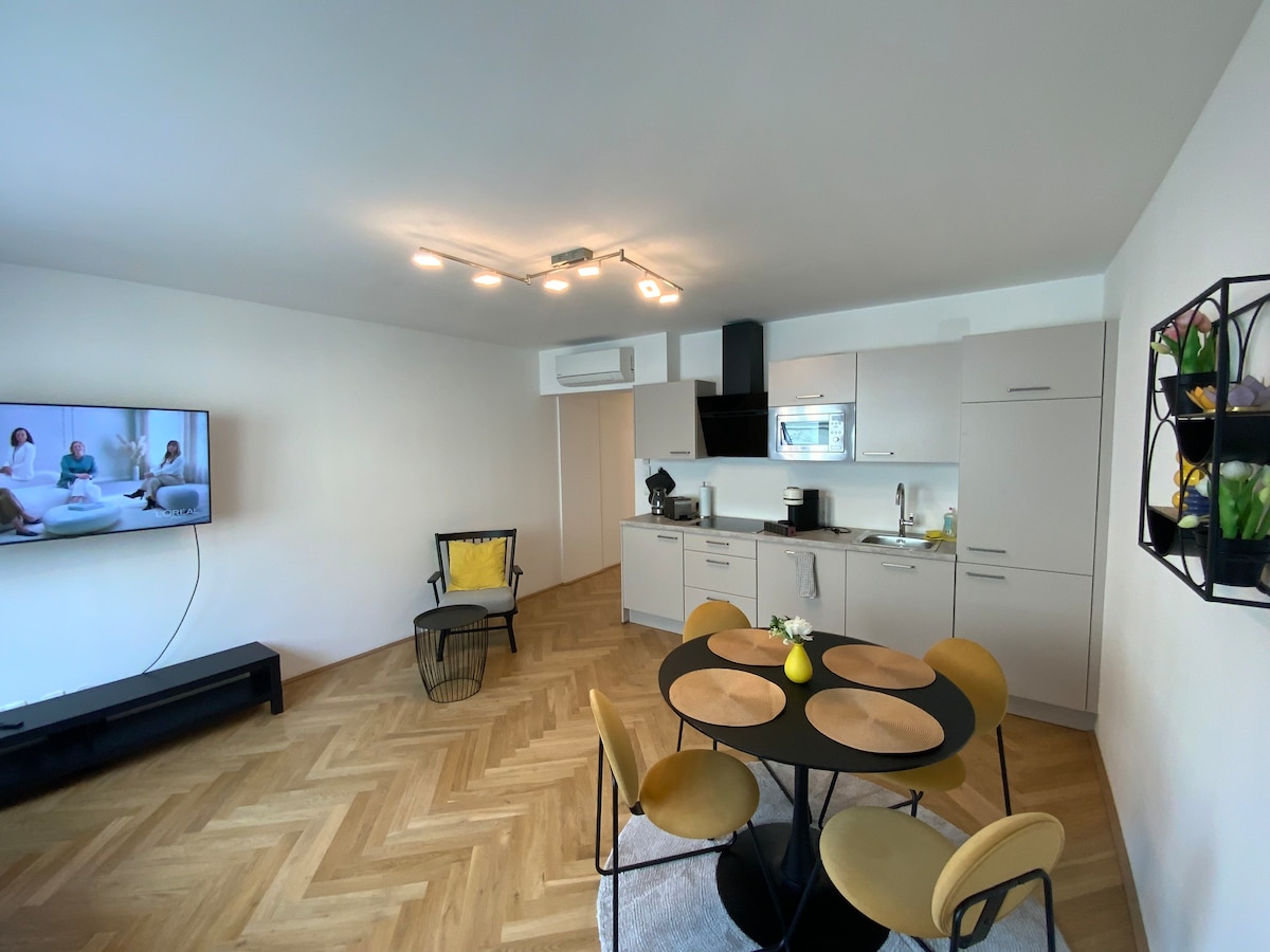 Freshly renovated Apartment in Trendy Area! HG21