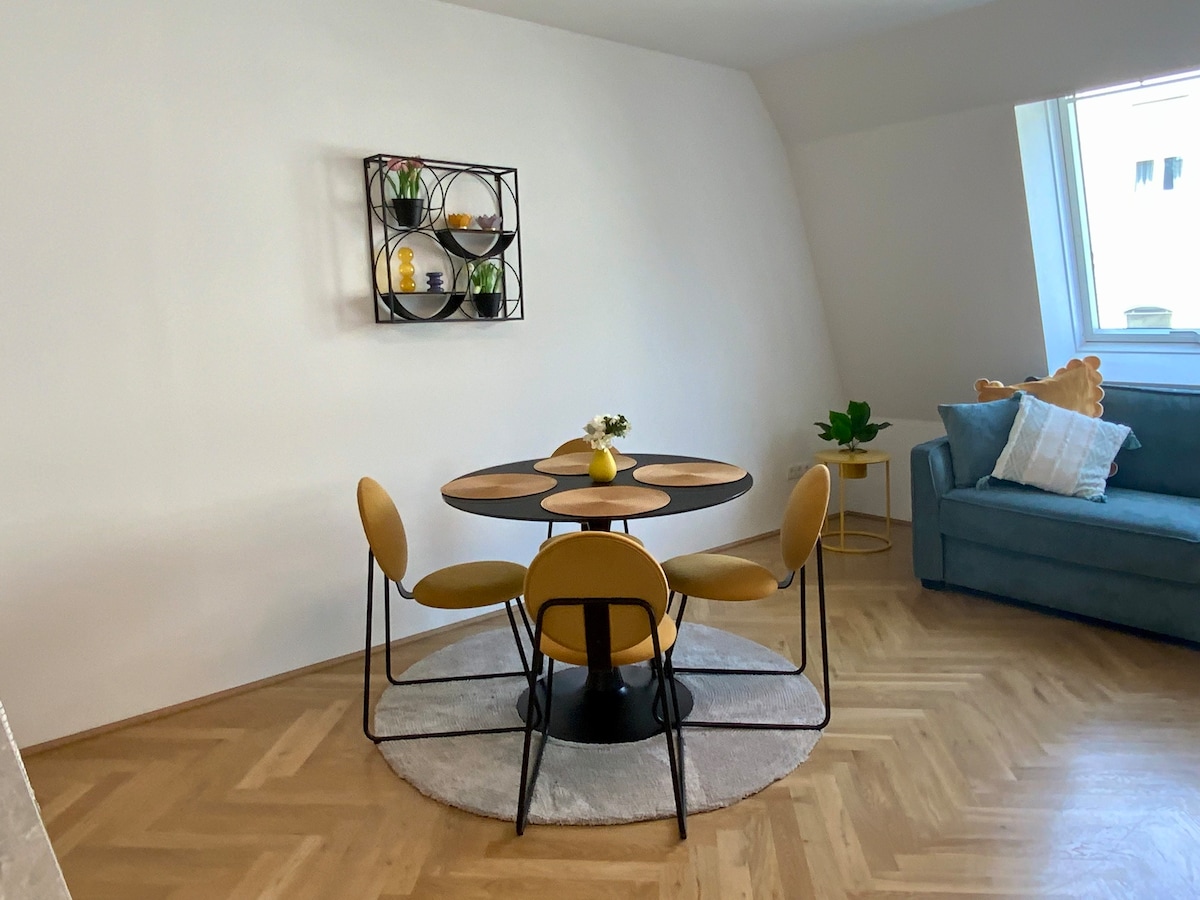 Freshly renovated Apartment in Trendy Area! HG21