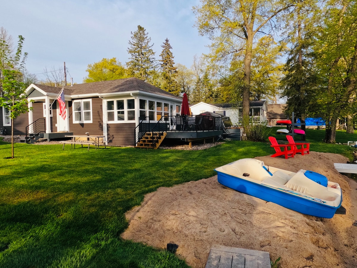 Cardinal Cottage on Private Lake