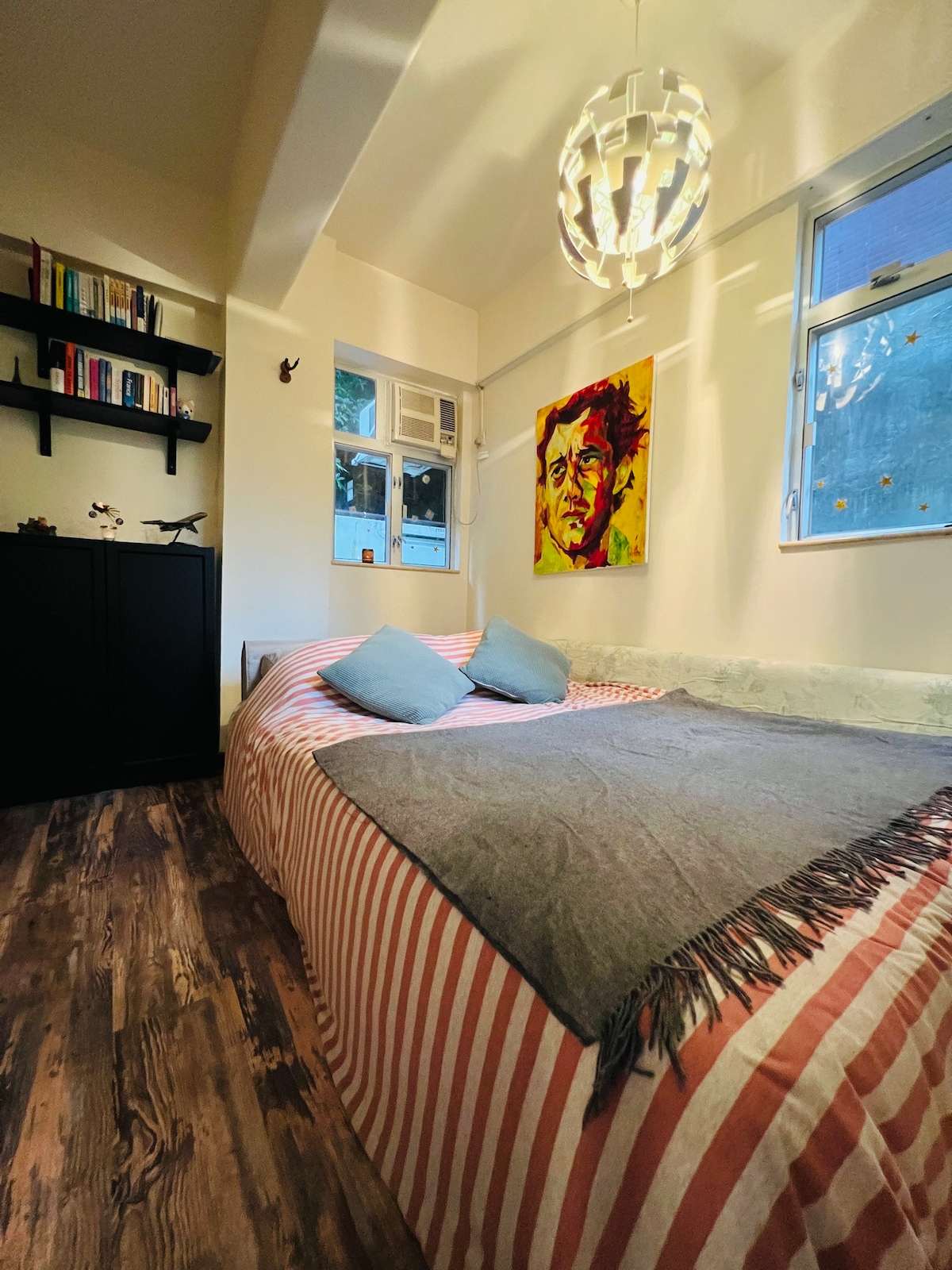 Clean Cozy, 10 min from Central MTR, at Mid-Levels