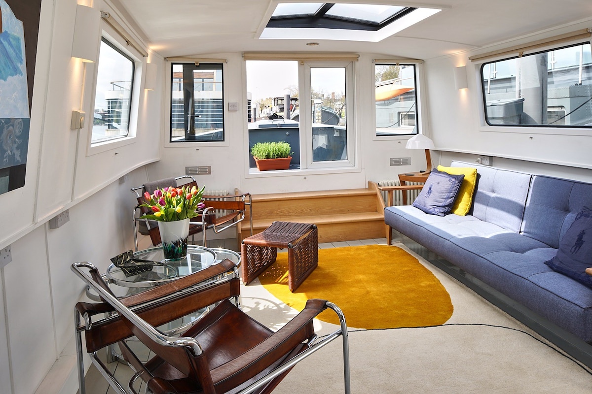 Chelsea on The Thames. Albert Bridge Houseboat.