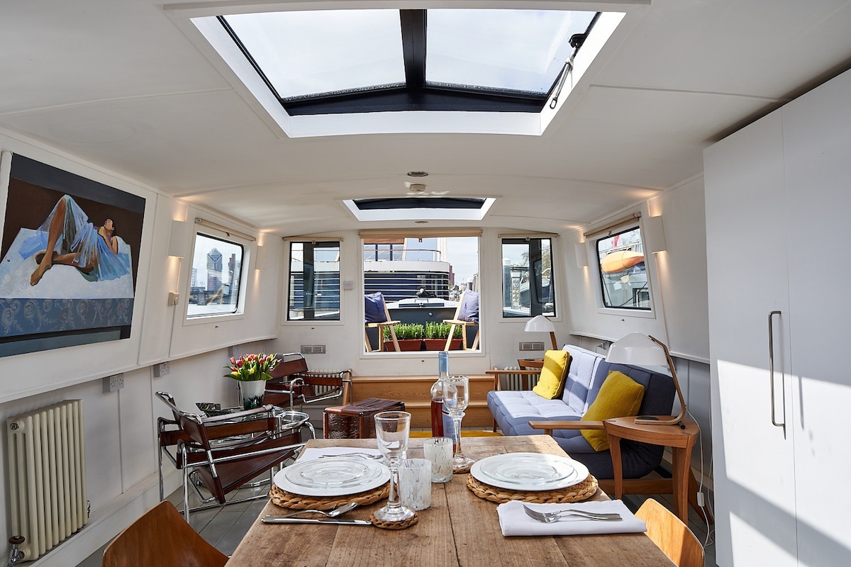 Chelsea on The Thames. Albert Bridge Houseboat.