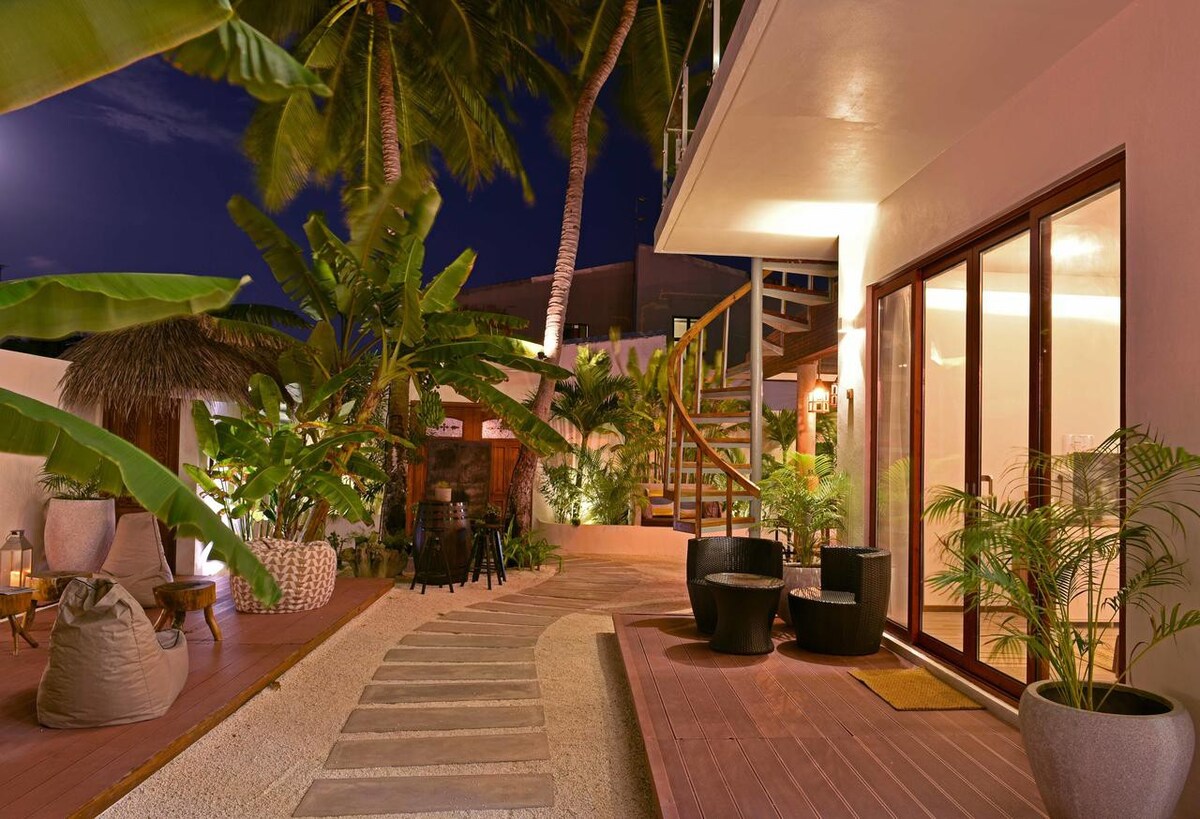 5* Beachfront Villa (2) - 40 mins boat from Male