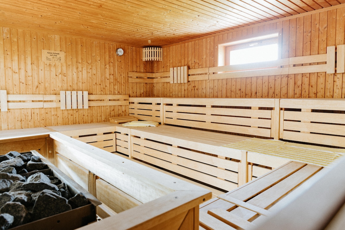 Heimatel: Modernes Familienstudio | Pool & Sauna