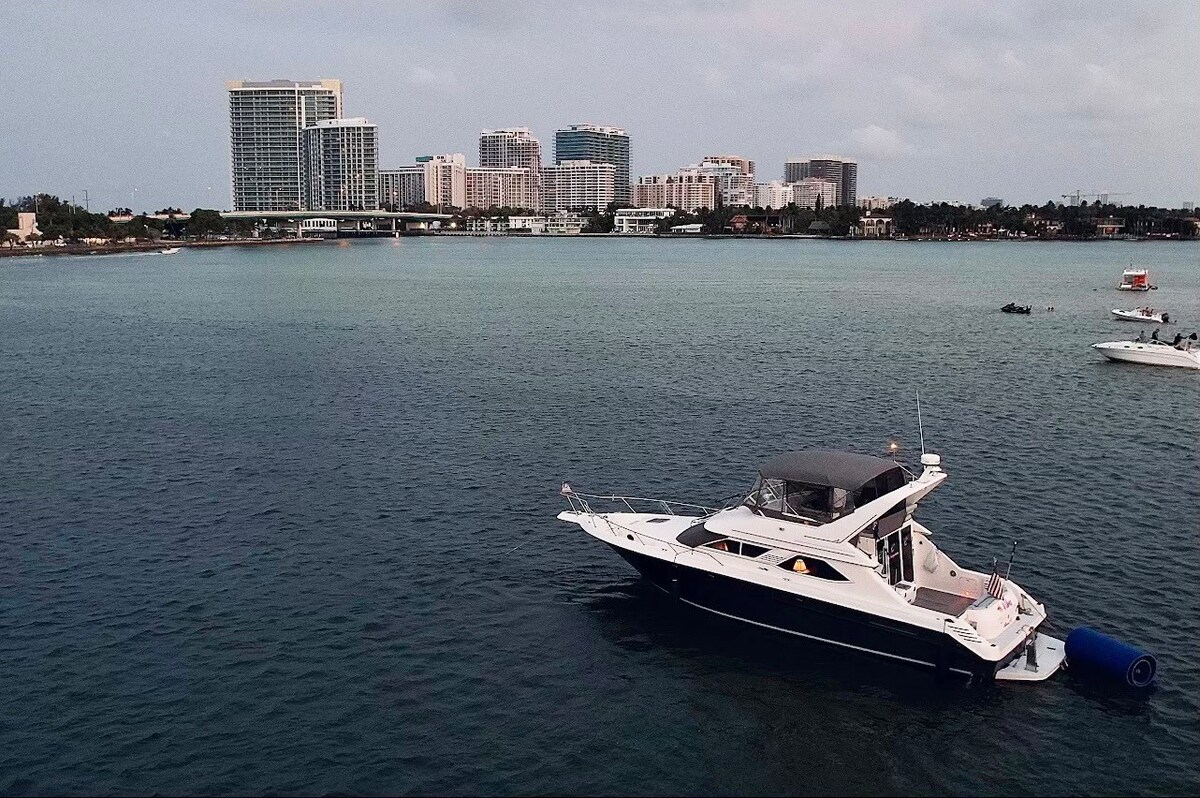 Yacht in Miami’s finest views