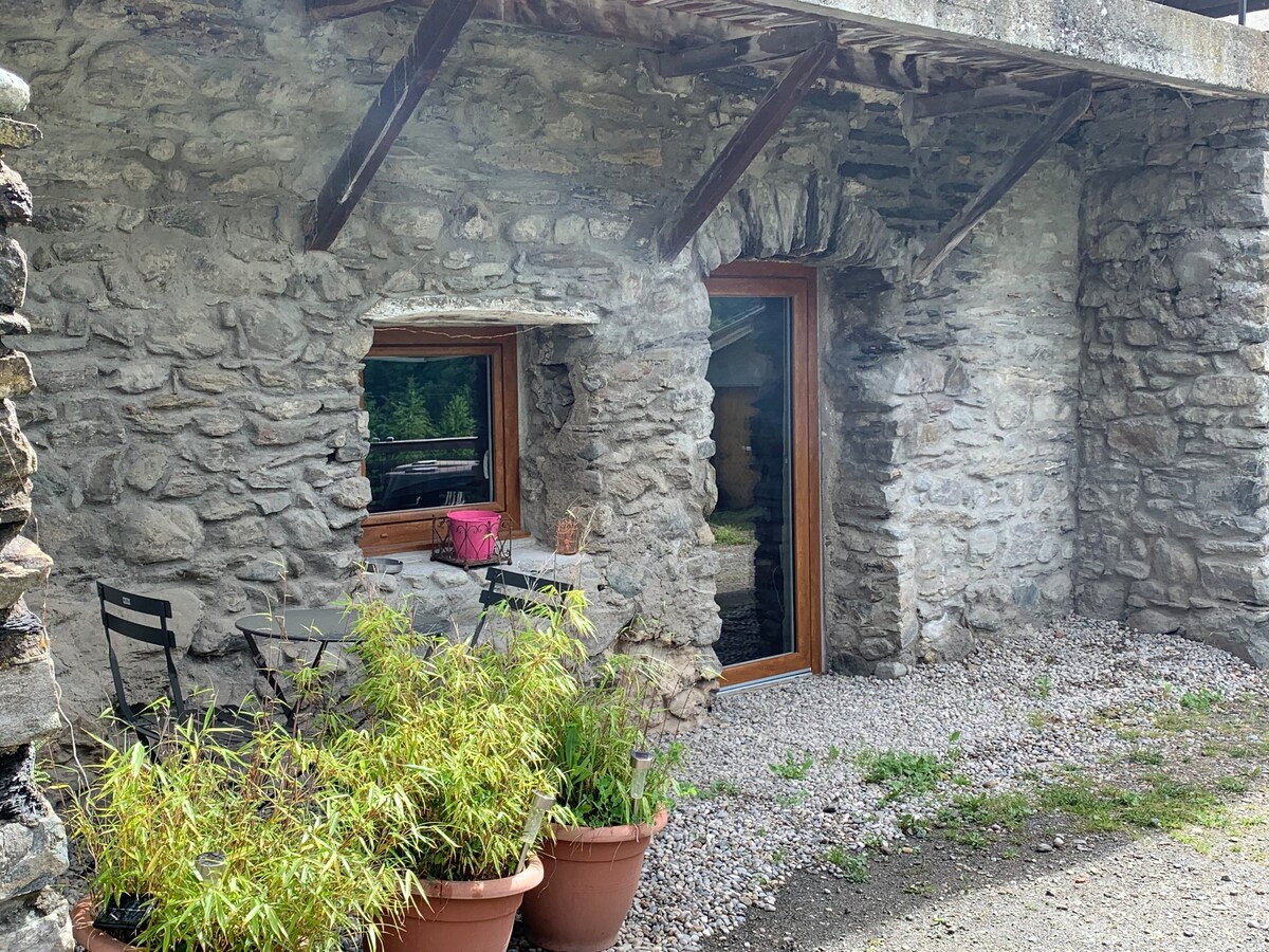 Studio chaleureux au cœur des montagnes