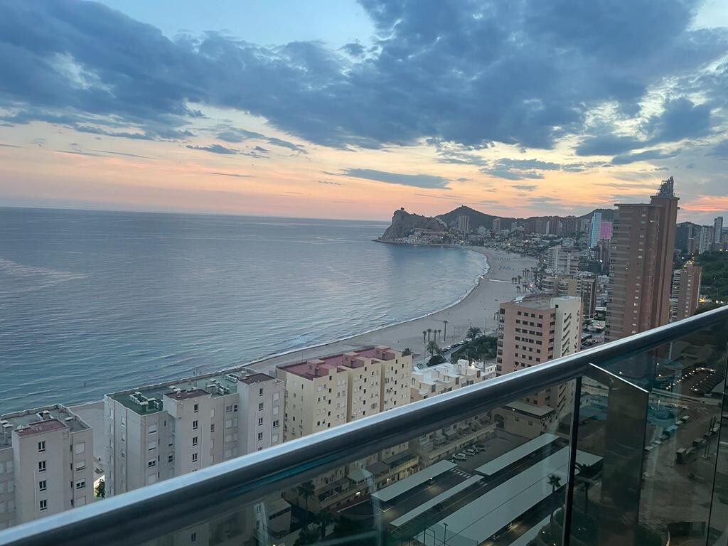 日落悬崖公寓Benidorm Poniente。