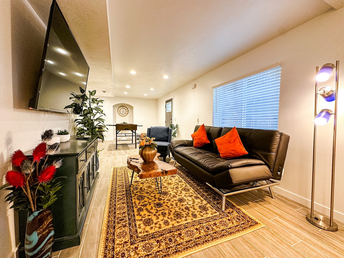 Renovated & Stylish Private Basement - Suite B