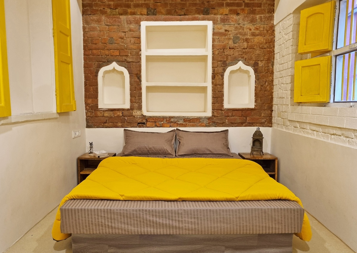ITH • Old-City Vintage Room in Varanasi