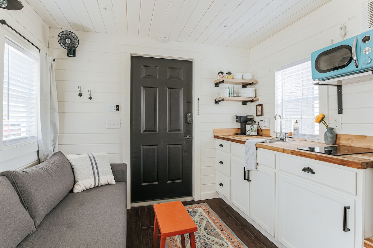 Downtown Tiny Home near Shenandoah National Park