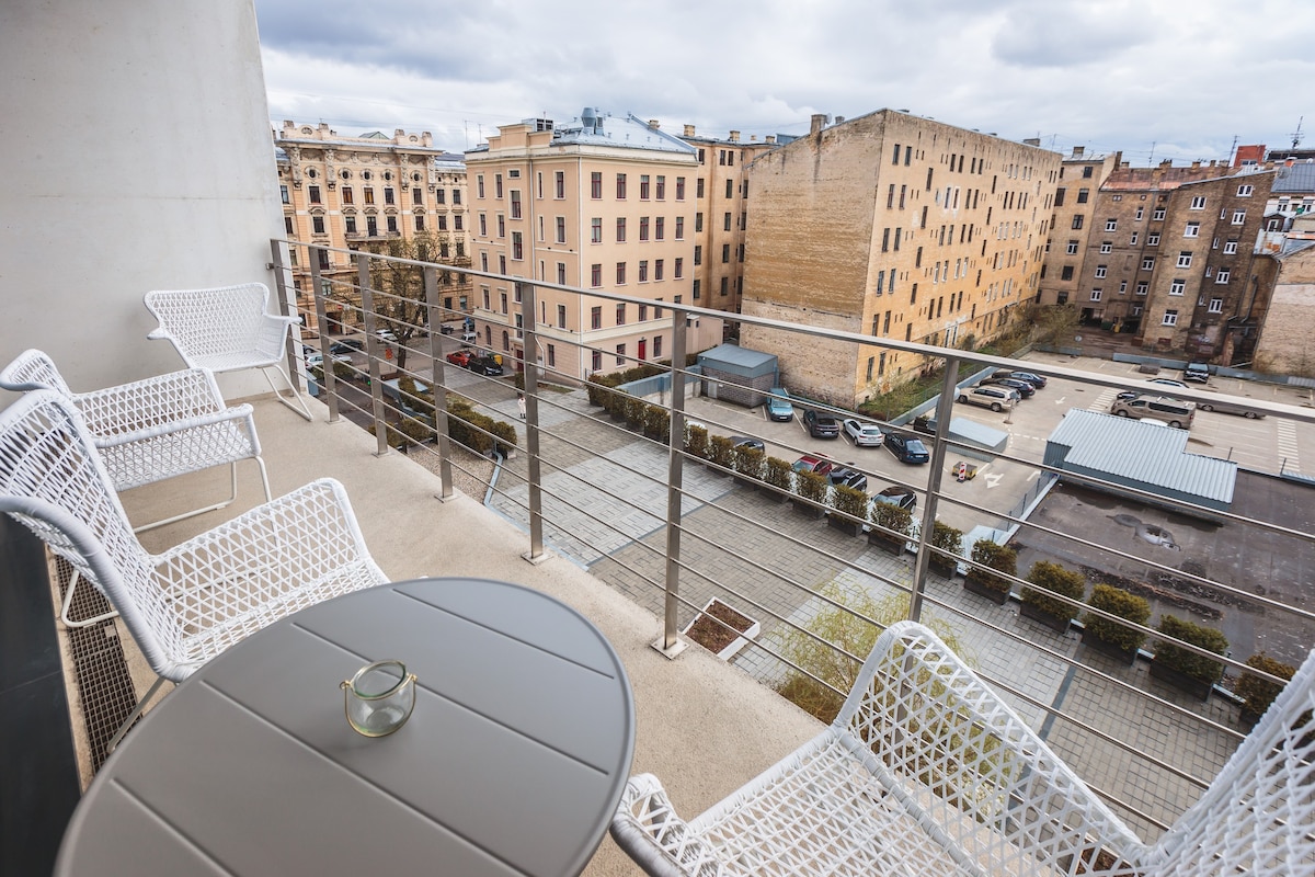 Exclusive Central 2BR Apartment W/ Private Terrace