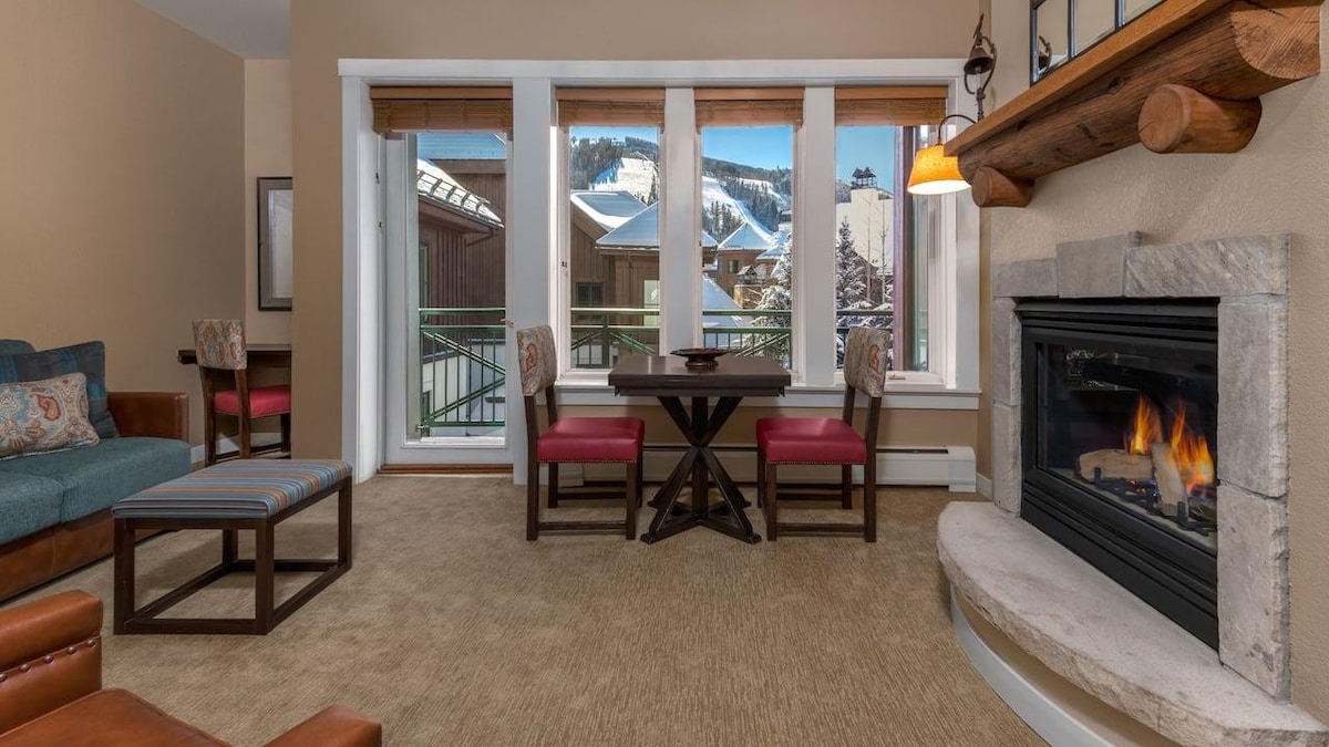 Gorgeous 3 bed Ski in/Out Lodge!