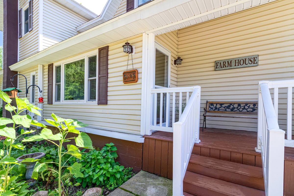 Nottawa Creek Farmhouse