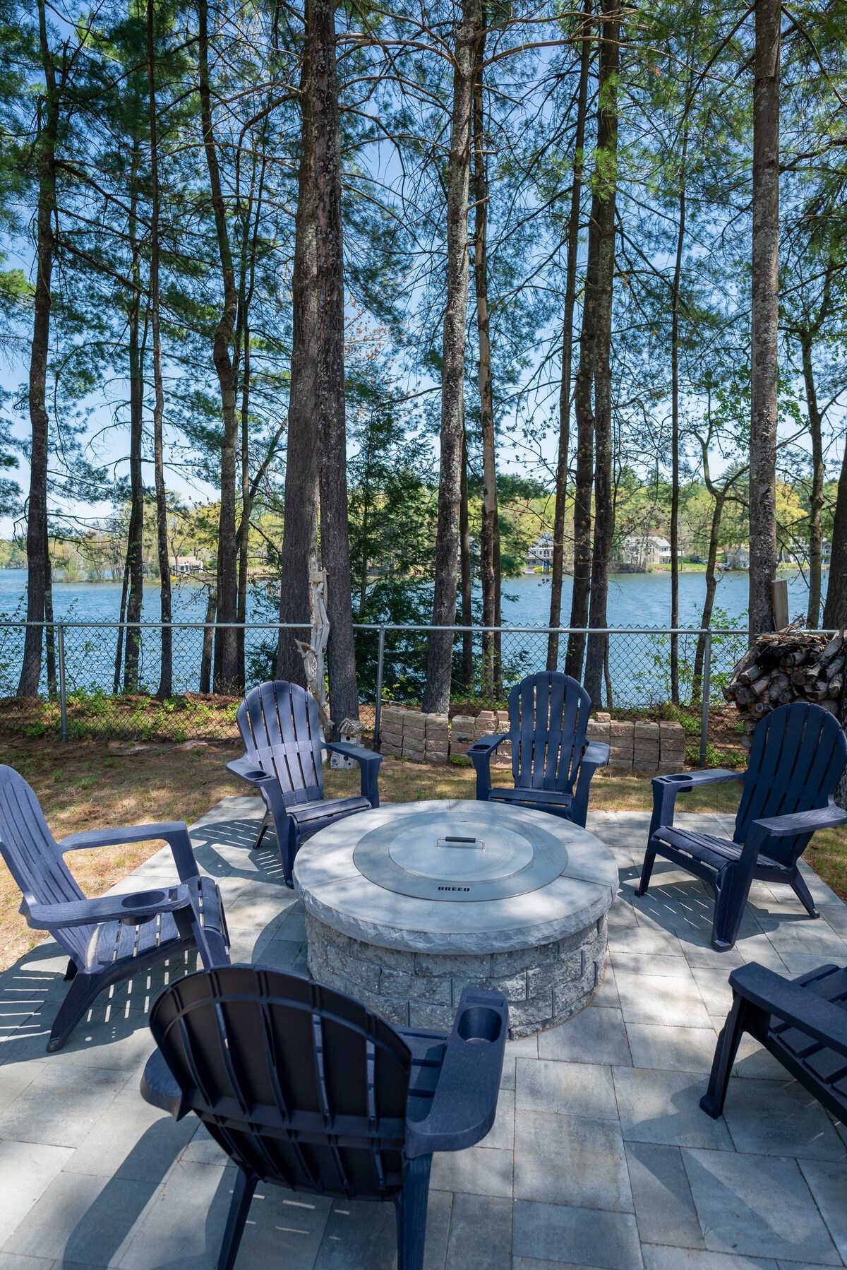 Archie's Lake House on Silver Lake