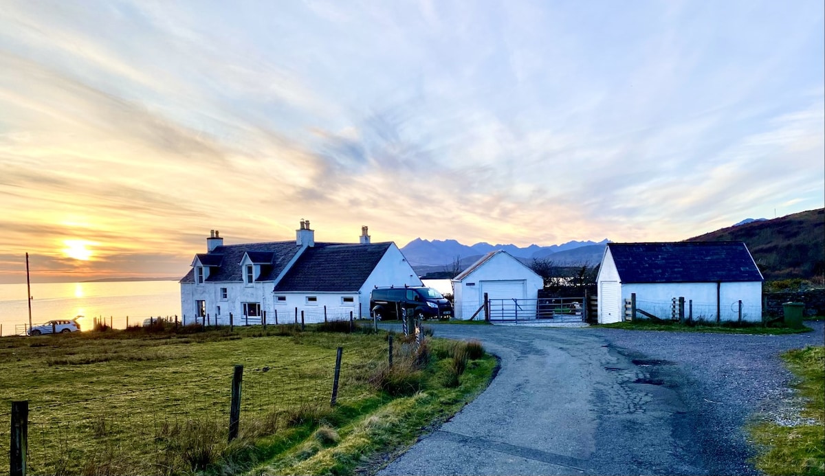 Gillean House-Spectacular beachfront property-Skye