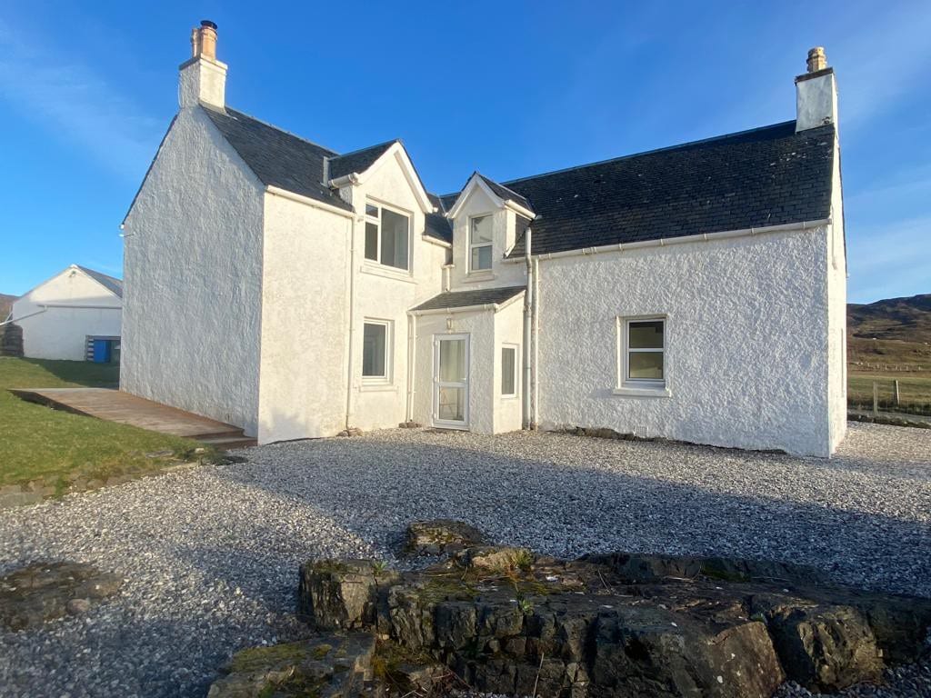 Gillean House-Spectacular beachfront property-Skye