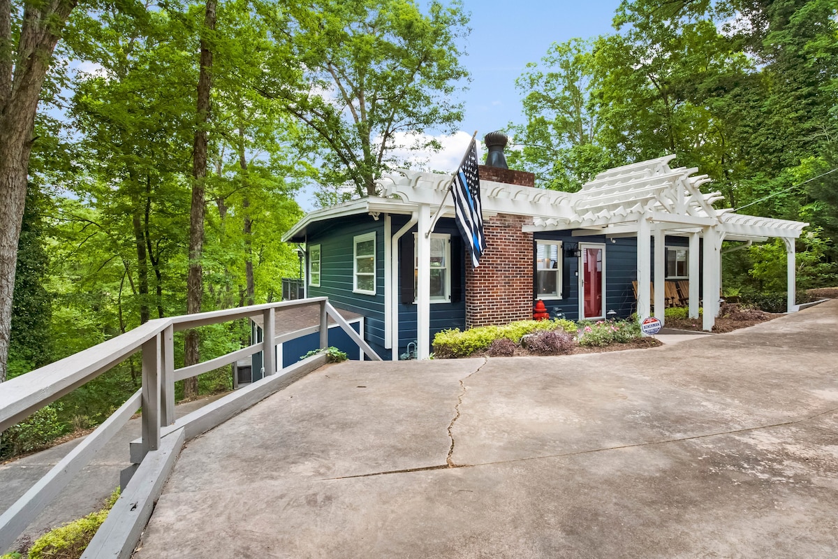 Cozy Lakefront Home w/ Boat Dock