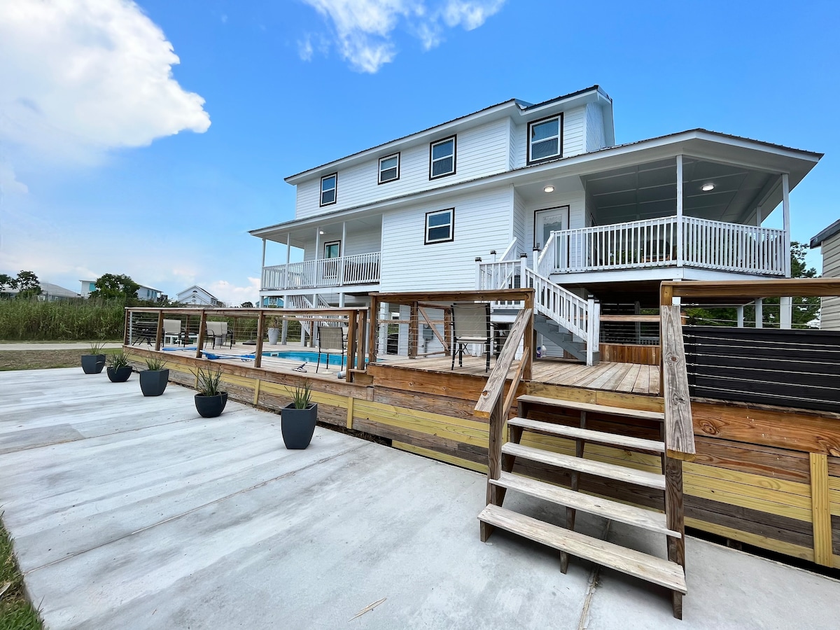 Bay Watch - 5Br 3.5 Ba Waterfront with pool