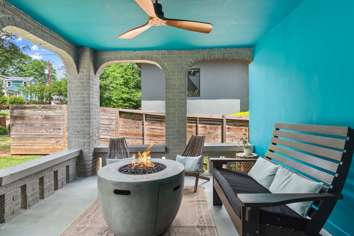 Hot Tub & Firepit | Pet-friendly ATL Holiday House