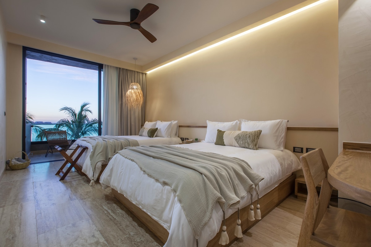 Unique Luxurious Suite w/Ocean View for 4 Guests
