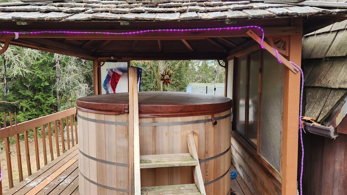 Prism Yurt with Cedar Hot Tub