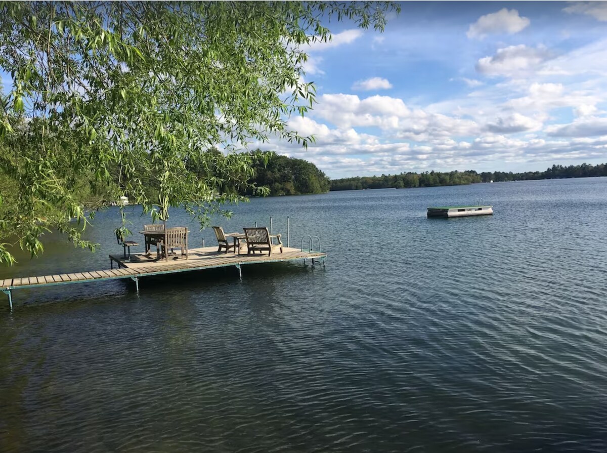 Lakefront Cottage- Chain O'Lakes