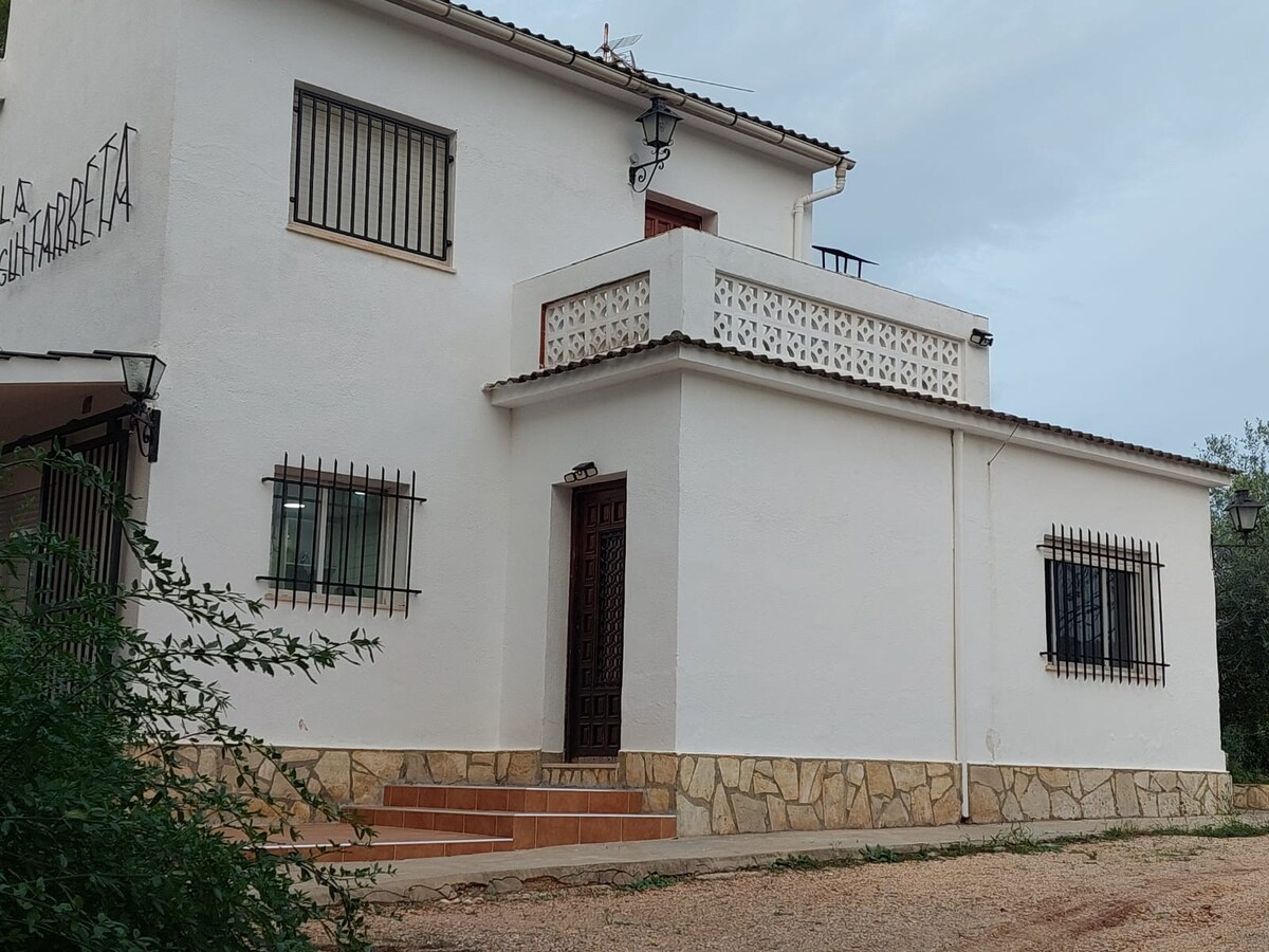 6 Bedroom Farmhouse in Barxeta