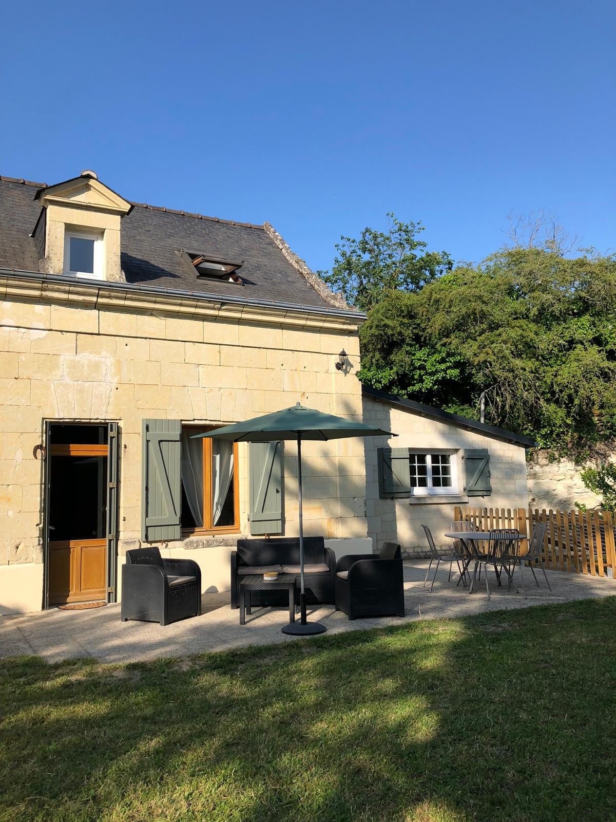 Gîte Les Caves aux Fièvres - Maison et jardin clos