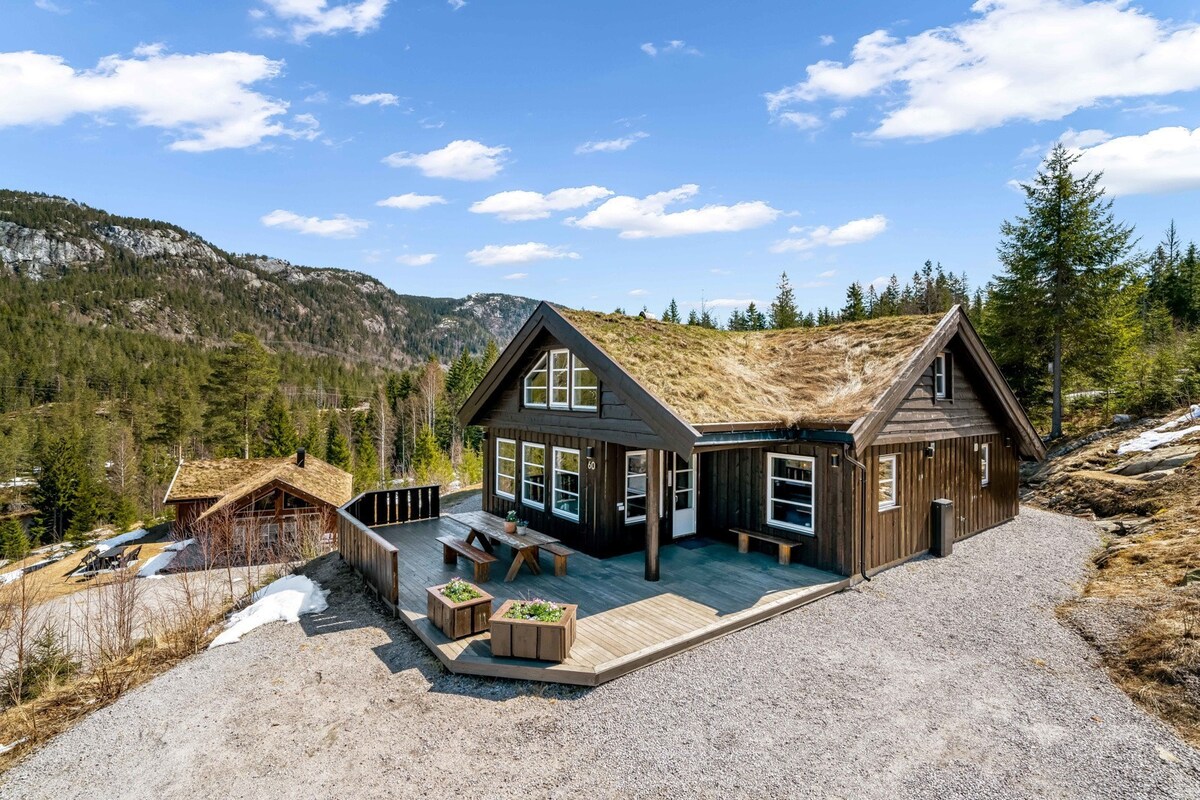 Eribo cabin with panoramic lake & mountain view