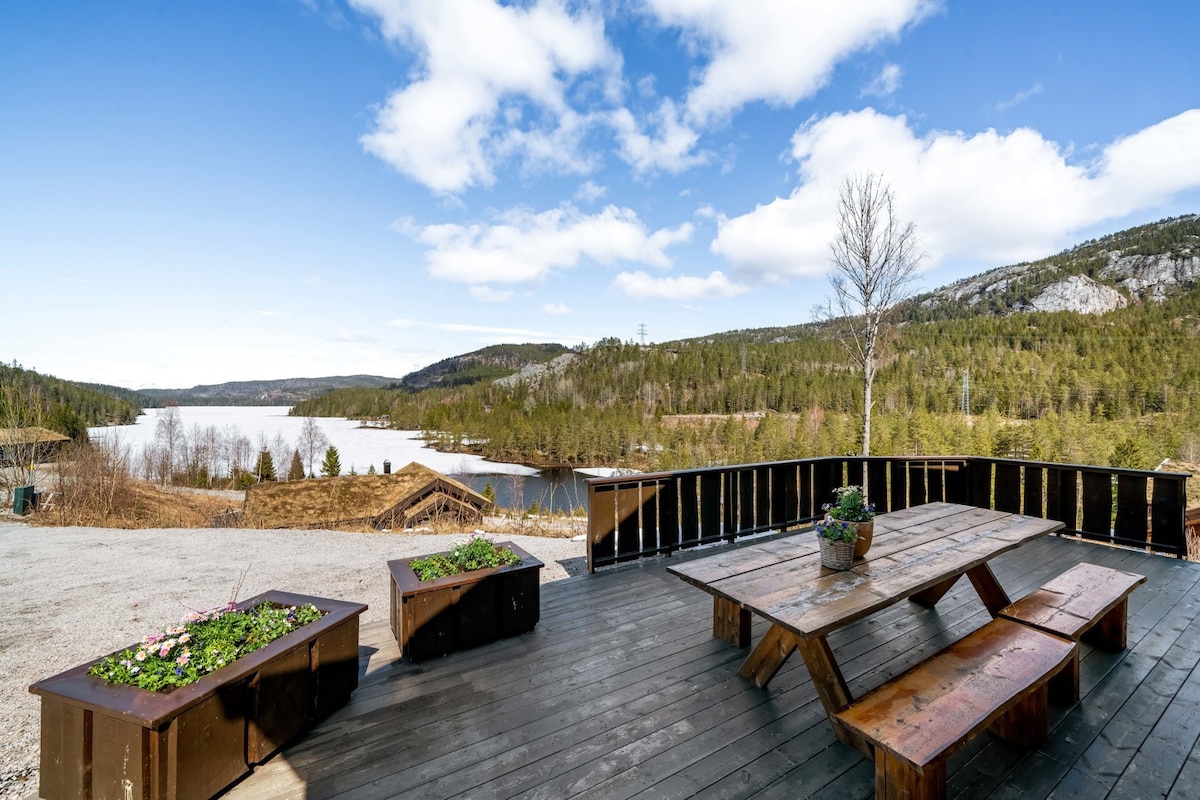 Eribo cabin with panoramic lake & mountain view