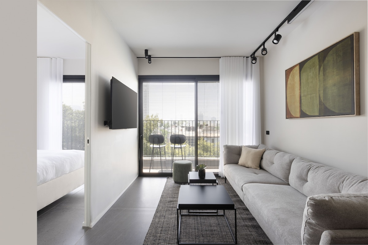 Urban Oasis Retreat by tlv2rent