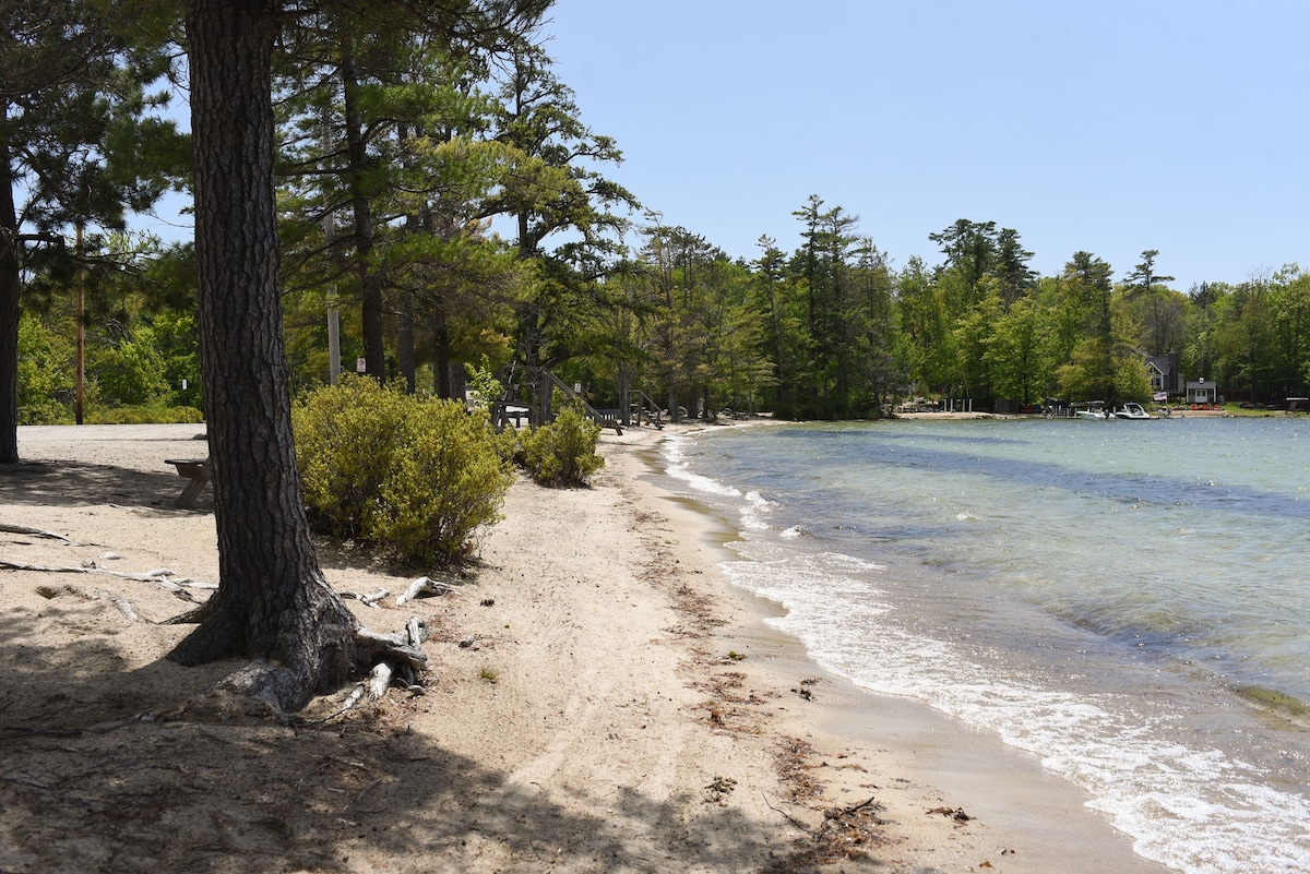 Beach Access, Private Home Near the Lake