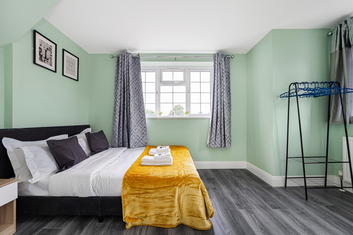 Lovely 3-bedroom 2 bath duplex flat in SE London