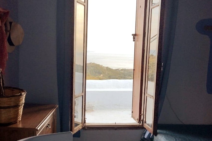 Stone-built studio apartment with sea view