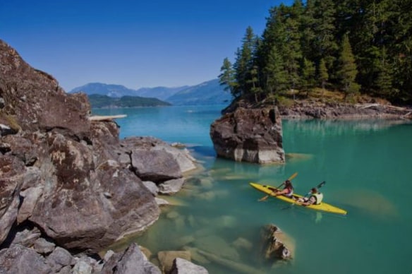 哈里森湖（ Harrison Lake ）的Hottub海滨度假胜地