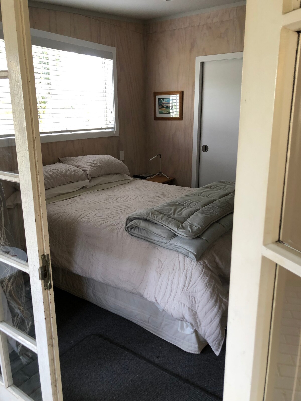 The Nook: private bedroom and ensuite with patio