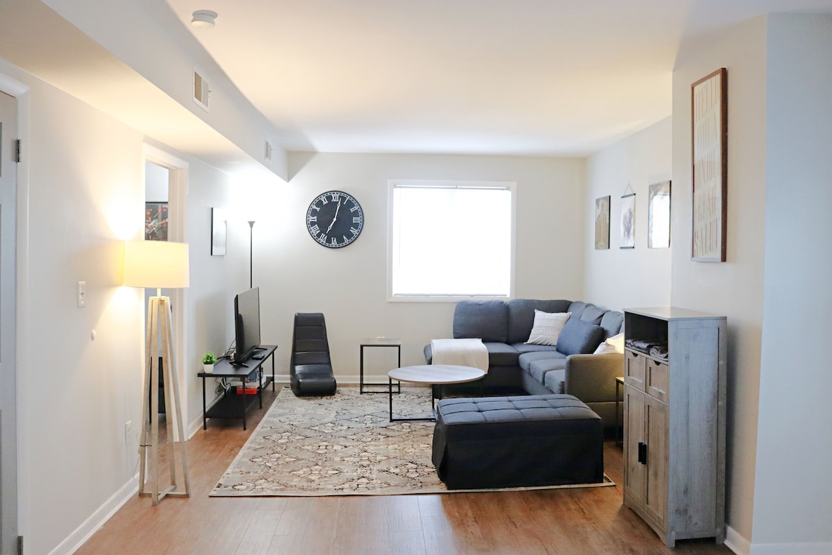 Buf/N.F. Open Concept Apartment