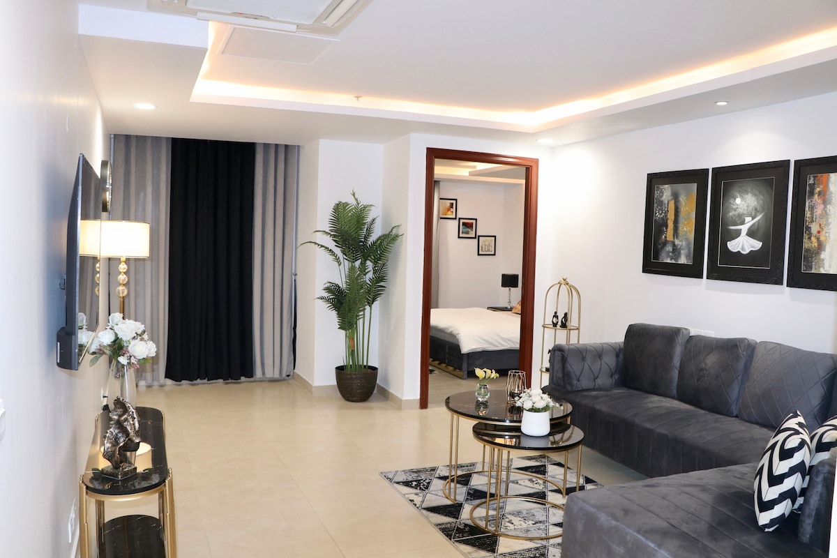 1 Bed Luxury Apartment with Balcony in DHA