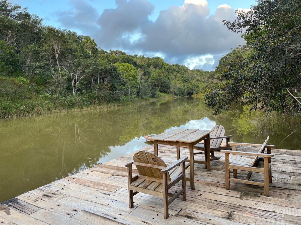 Bangalô Amarelo, Beira do lago, próximo a Trancoso