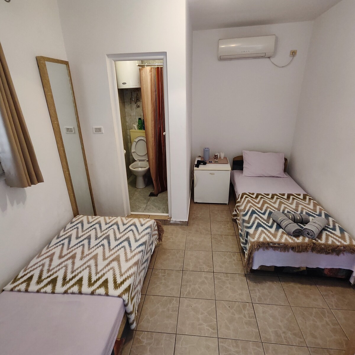 经济型公寓带2张单人床和卫生间