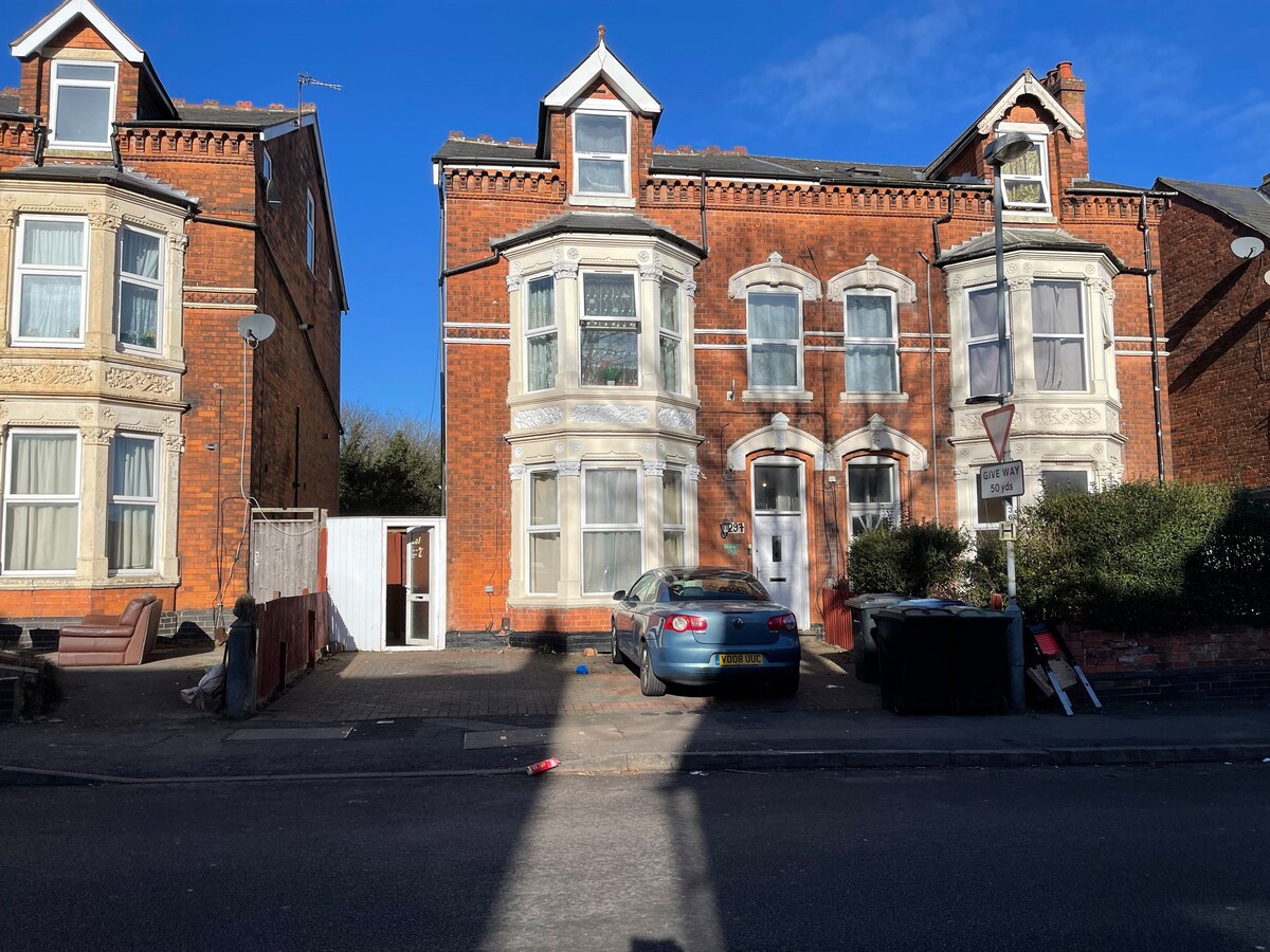 Flat 4, 297 Gillot Road, B16 0RT