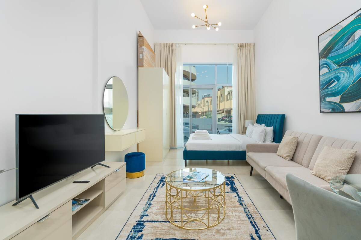 Beautifully Furnished Studio Apartment, Dubai JVC!