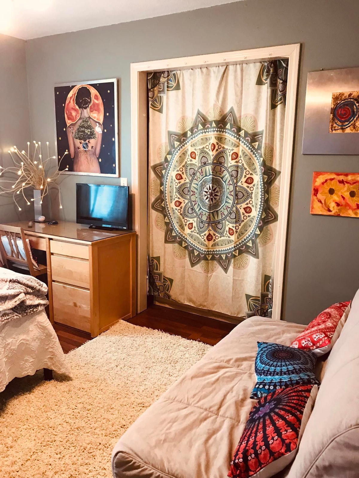 Hedy's Hippy home