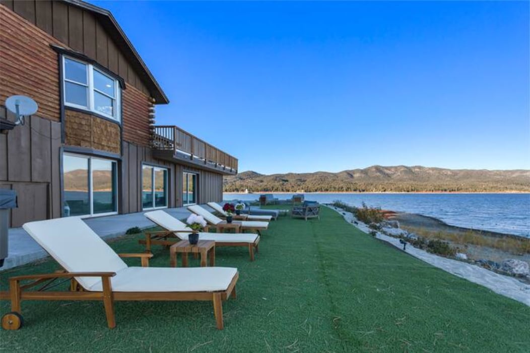 Lake House-BoatDock-Kayaks-Bikes-GameRoom-HotTub