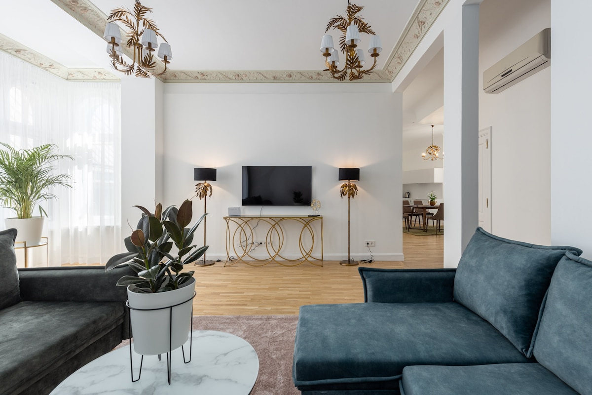 Art Deco apartment in Old Town | Great for Groups