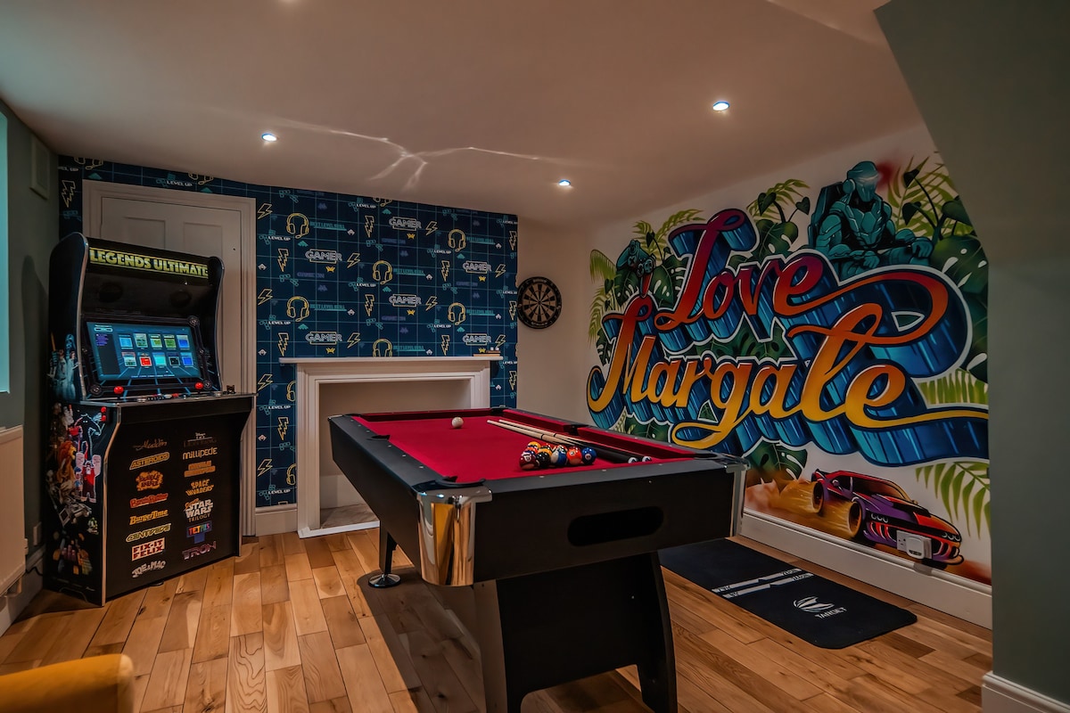Seaside Bliss: Period Home, Games Room, Hot Tub