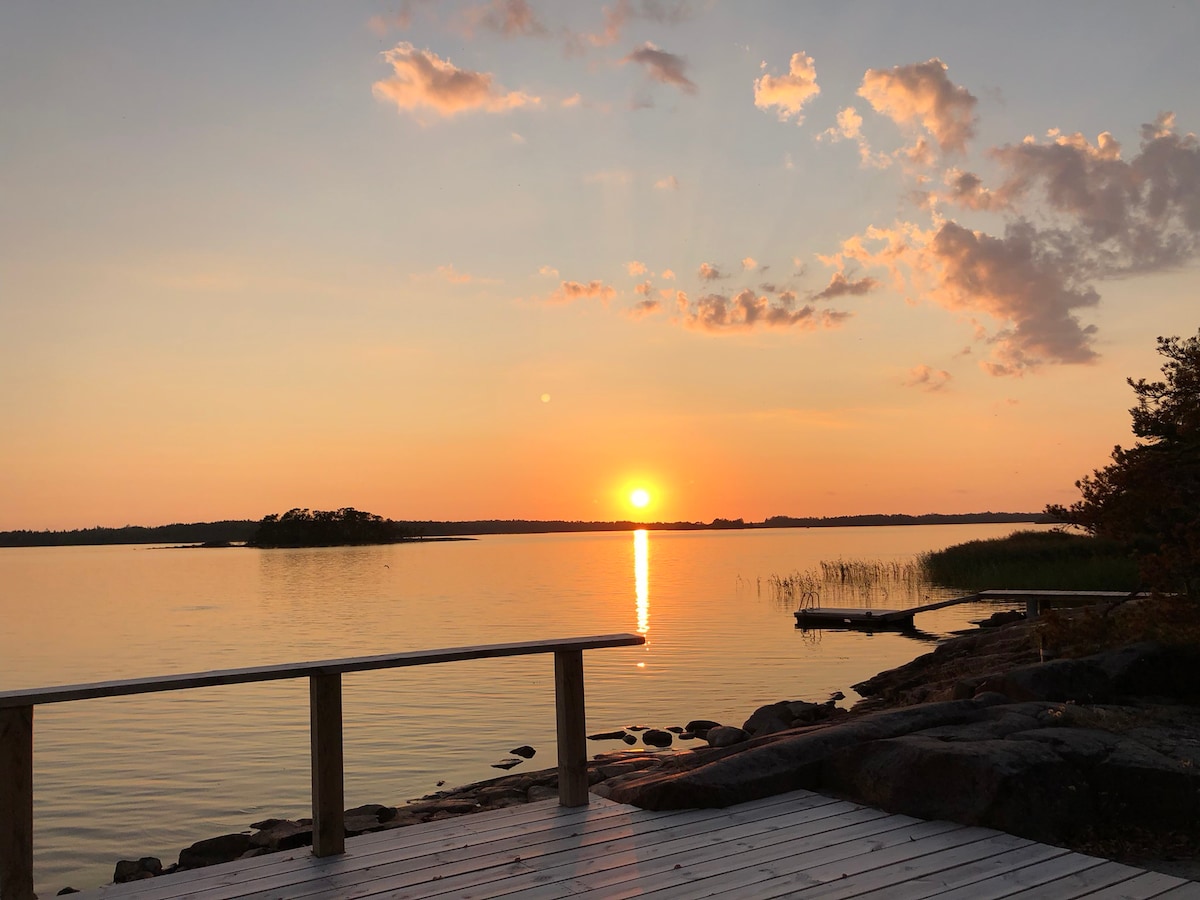 Privat sommarpärla vid vattnet